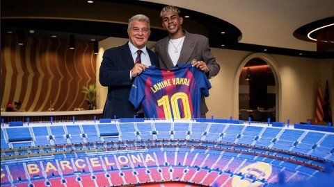  Lamine Yamal nhận áo số 10 của Lionel Messi: Phúc họa khó lường!